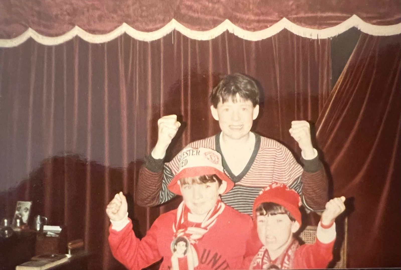 Manchester United family photo from 1985