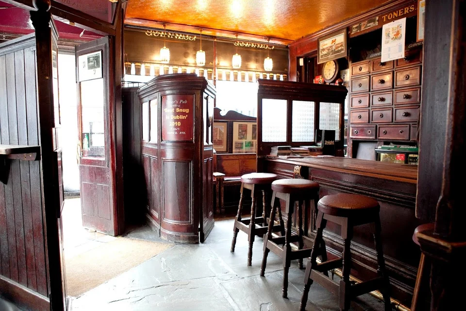 Toners pub interior showing the snug and bar